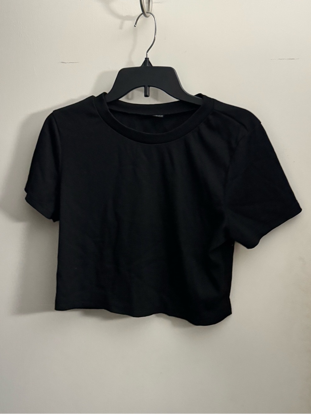 SHEIN Black Cropped Crew Tee
